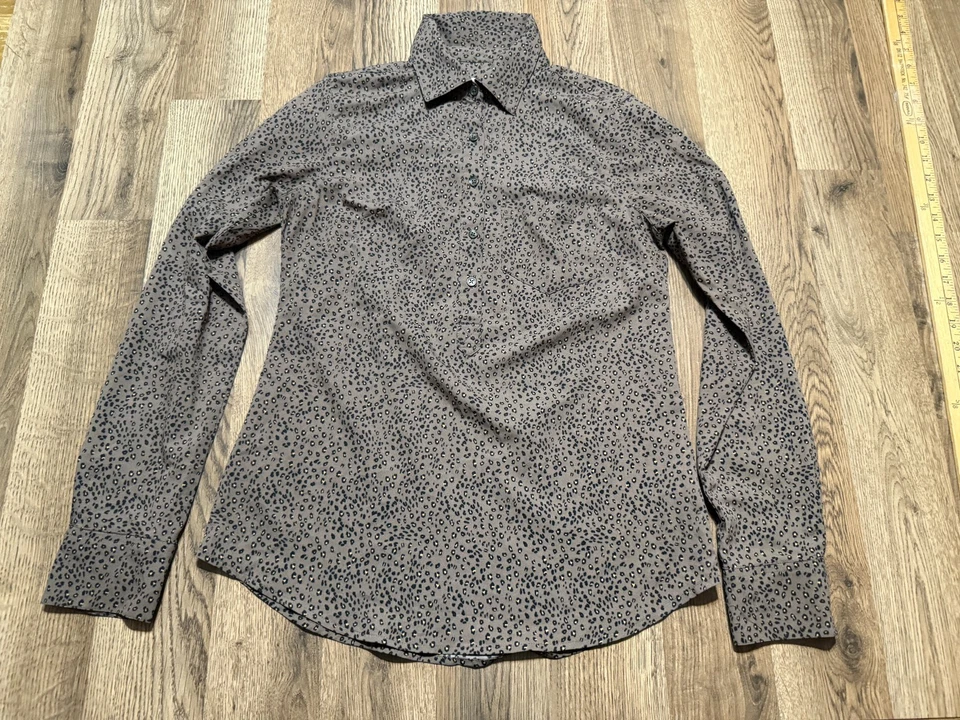 Camisa Merona, Mujer Talla XS, Marrón Negro Tostado, Estampado Animal, Botón 1/4 Foto 1 de 4