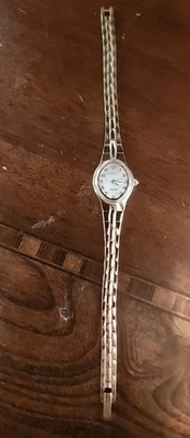 Womens Elgin Gold Tone Watch ELL10 MOP Dial Needs Battery 521/379  - Image 1 of 4