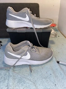 Nike Tanjun 818382-012 Größe 1Y - Bild 1 von 5