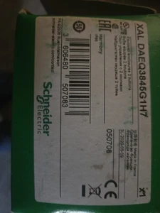 Schneider Electric Harmony Start Stop Switch XALDAEQ3845G1H7 XAL-D/K - Picture 1 of 2