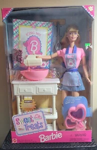 1998 Barbie Sweet Treats ~ Real Working Mixer! NRFB - Picture 1 of 2