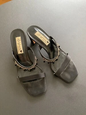 Tacones Brighton Tia de colección de los años 90 negros satinados con cuentas y tiras talla 6 Italia Foto 1 de 4