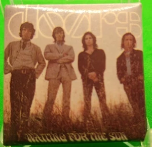 1,25 Zoll Vintage The Doors Waiting For The Sun Pin Knopf Pinback - Bild 1 von 2