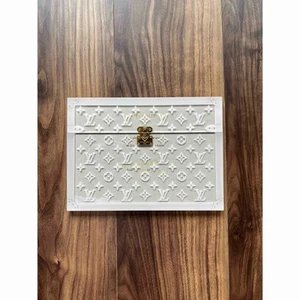 LOUIS VUITTON 2022 VIP INVITATION Card Holder Case Frame Damier Trunk Motif - Picture 1 of 3
