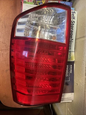2006-2009 Kia Sedona RH Passengers Side Tail Light Lamp 924-4D0 OEM 72060 - Image 1 of 2
