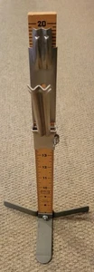 Pin-It Skirt Marker Adjustable 7”-20” Hem Marker Dressmaker for Sewing Measuring - Picture 1 of 8