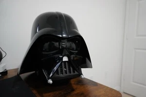 Hasbro Star Wars (The Black Series) Darth Vader Electronic Helmet - Picture 1 of 5