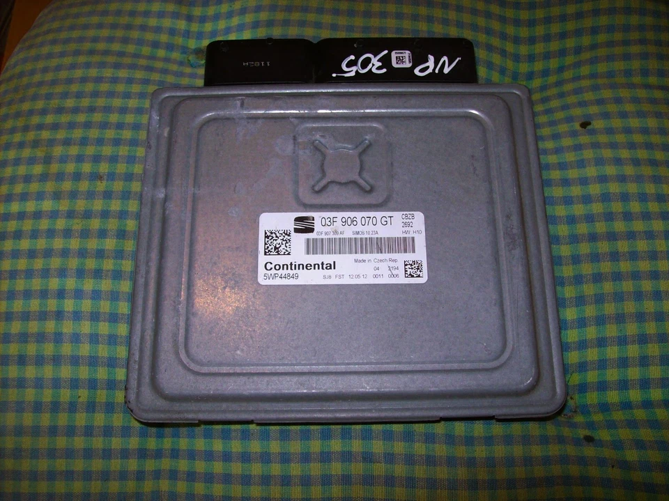 Centralina Seat Ibiza V 1.2 TSI CBZB 03F906070GT 5WP44849 05-2012 77KW 105CV - Immagine 1 di 1