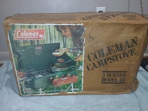 Estufa de campamento de doble quemador Coleman 413H vintage NOS en caja 9/84 en caja original - Imagen 1 de 17
