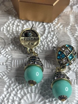 Pendientes colgantes Heidi Daus estilo vintage turquesa y cristal con detalles en tono dorado Foto 1 de 4