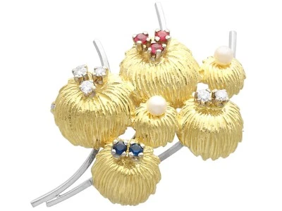 Broche vintage de perlas de zafiro rubí y diamantes de oro amarillo de 18 quilates de 0,20 quilates Foto 1 de 4