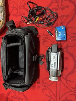 Panasonic Palmcorder MiniDV PV-DV102D - Image 1 of 4