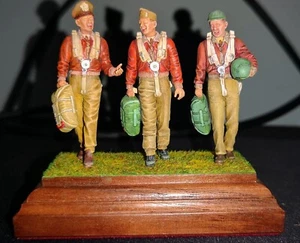 Pro Built and Painted 1/36 scale WW2 USAAF Pilots 3 figure diorama - Picture 1 of 4