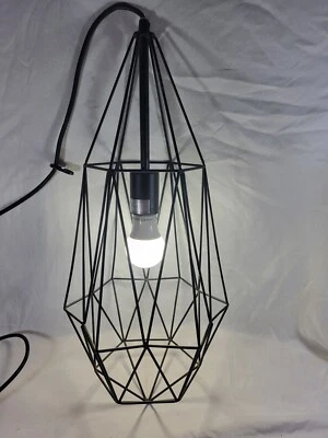 Lámpara colgante geométrica colgante de metal negro Luminous Concepts 22,5"X10"X10" Foto 1 de 4