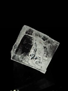Halite crystal with water and ancient organisms inside, very rare 416 g. - Picture 1 of 11