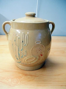 VINTAGE STEINGUT KEKSDOSE MIT WESTERN/KAKTUS DESIGN - USA - Bild 1 von 9