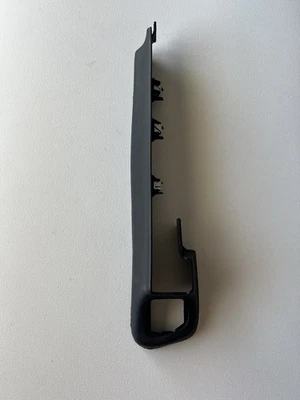 Chrysler Pacifica 2017-2025 asiento delantero derecho exterior pista moldura cubierta OEM Foto 1 de 4