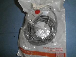 Honeywell / Micros Switch Model: 922FS5-A9P-F-L-Z925 Proximity. New Old Stock  - Picture 1 of 1