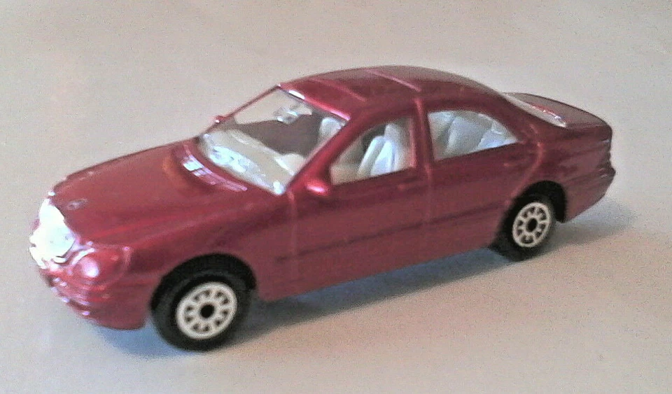 GLOBO WELLY HEAVY METAL 1:60 AUTO IN METALLO - MERCEDES BENZ CLASSE S ROSSO 2036 - Immagine 1 di 1