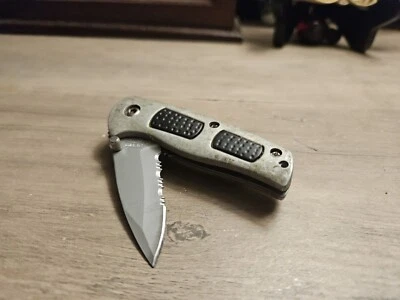 FROST SMALL FOLDING KNIFE TEXTURED GRIPS - LINER LOCK-COMBO BLADE - Image 1 of 4