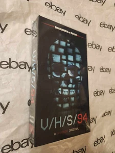 V/H/S/94 offiziell lizenziert seltenes VHS-Kassettenband - schneller Versand! - Bild 1 von 2