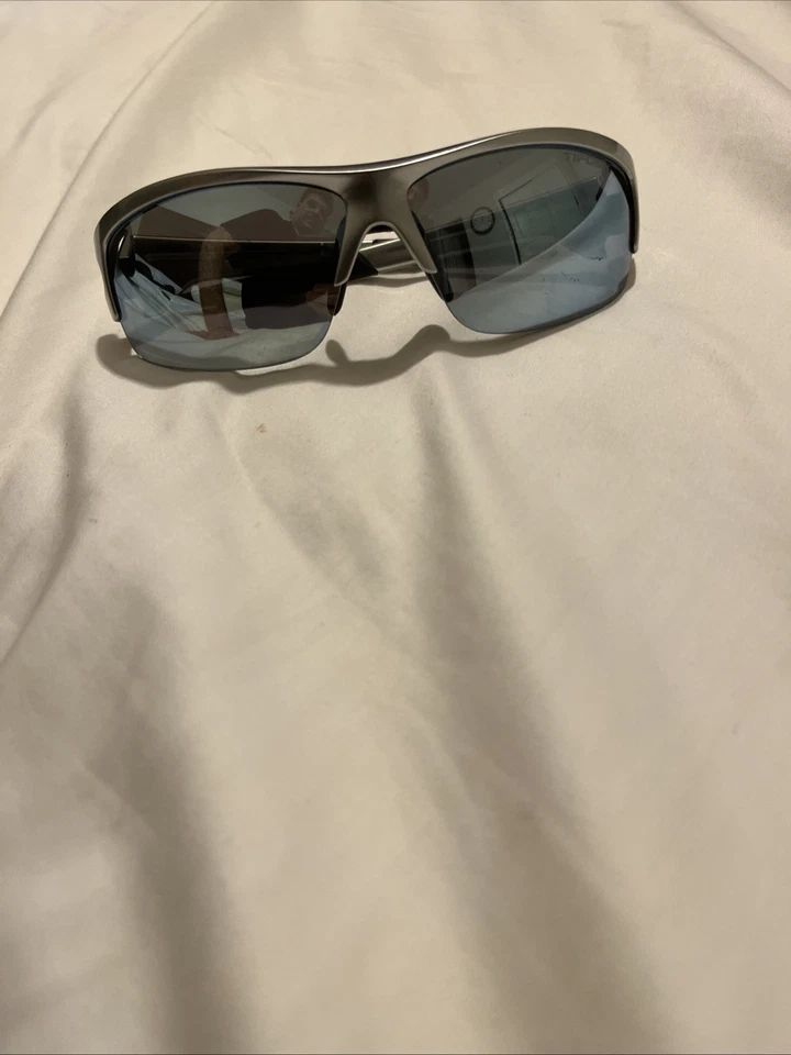 TIFOSI SUNGLASSES Saxon 1110400381 /#4383 Polarized Gray Lenses Frame Sliver - Image 1 of 4