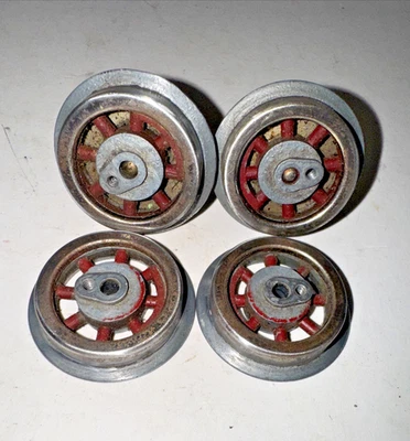 LIONEL PREWAR O GAUGE LOCOMOTIVE COMPLETE SET OF 4 WHEELS, AXLES - Image 1 of 2