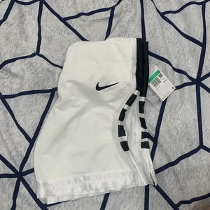 Nike Elite YOUTH SIZE XL Basketball Dri-Fit Shorts New NWT White Boys - Picture 1 of 4