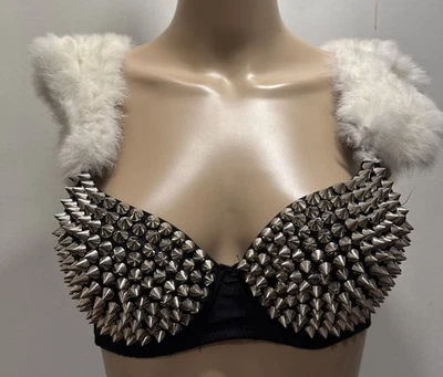 Sujetador lencería Pleasure Bound con clavos tachonados talla 34B push up imitación cuero Foto 1 de 4