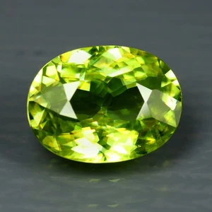 1.49 ct Mesmerizing Oval (8.41 x 6.39 mm) Pakistan Green Sphene Natural Gemstone - Picture 1 of 3