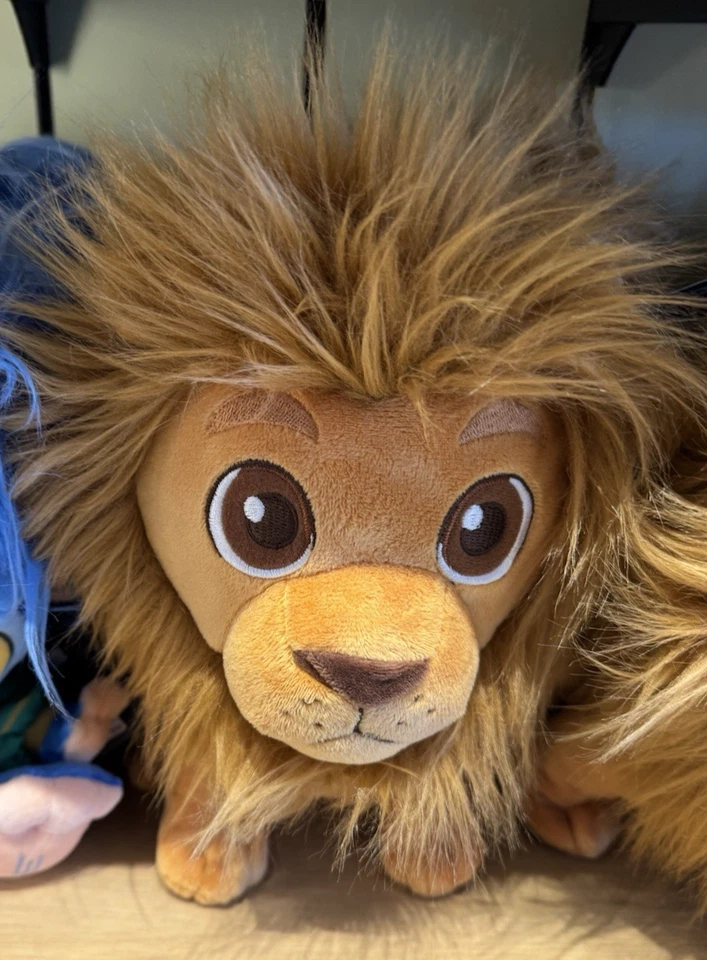 Pelúcia exclusiva Universal Studios Wicked For Good Wizard Of Oz Covardly Lion - Imagem 1 de 1