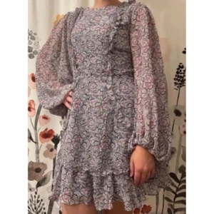 Vestido Saints + Secrets floral con volantes manga globo talla L - Imagen 1 de 13