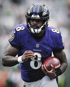 Foto de fútbol americano americano de 8x10 de la NFL de Lamar Jackson de cerca de los Baltimore Ravens - Imagen 1 de 1