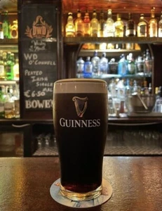 Guinness Branded Tulip Pint Beer Glass Gold Irish Harp Pub CA 20oz / 57cl - Picture 1 of 6