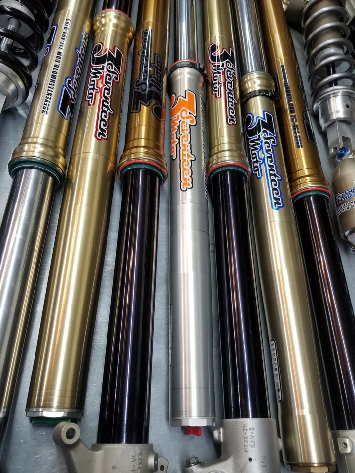 SERVICIO DE RECONSTRUCCIÓN DE HORQUILLA KTM HUSQVARNA GASGAS NUEVO OEM SELLOS BUJES ACEITE Foto 1 de 4