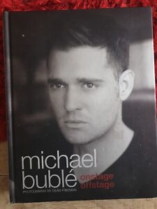 Michael Buble: Auf der Bühne, Offstage-Buch Der billige schnelle kostenlose Post