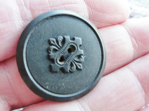 Vintage Button Horn Hoof Impressed Ornate design Victorian Black Sew Thru FM320 Cover