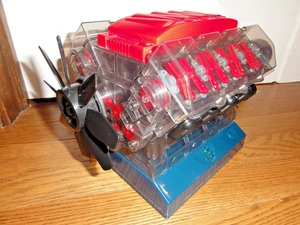 Modelo de juguete motor de combustión V8 - montado - luces, sonidos y piezas móviles funciona - Imagen 1 de 16