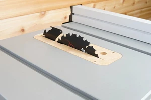 Inserto a sgombero zero per seghetto da tavolo SKIL 10" con azionamento a vite senza fine - Foto 1 di 6