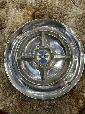 1 DE COLECCIÓN 1955 56 DODGE CORONET MEADOWBROOK ROYAL TAPACUBOS TAPA CENTRAL Foto 1 de 3