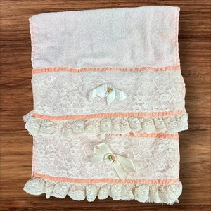 Vintage Feldcrest Spitze Rüschen Gästetücher Pfirsich Cottagecore Grannycore Paar - Bild 1 von 8