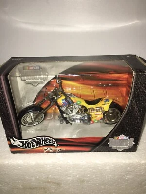 M&M  Hot Wheels 1:18 Scale Thunder Rides M&Ms Motorcycle NASCAR #36 2002 - Image 1 of 4