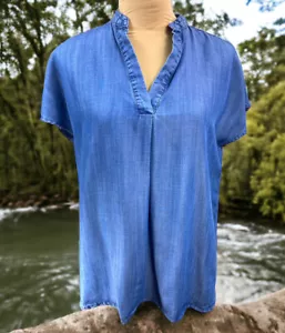 Harve Bernard Women’s Blue Chambray Denim Short Sleeve V-neck Top S - Picture 1 of 6