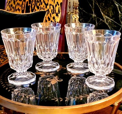 HERMOSO JUEGO DE 4 VASOS DE POSTRE TRANSPARENTES, 6''H Foto 1 de 4