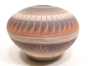 Jarrón de cerámica indio americano Navajo 4,75" H x 5,25" W firmado por el artista Bennett #2 - Imagen 1 de 2