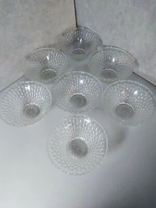 Set 7 insalatiere in cristallo. Non marcato. Assomiglia al cristallo Westmoreland.  - Foto 1 di 5