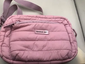 Bolso Bandolera Reebok Rosa Cartera 7” X 10” Correa Ajustable - Imagen 1 de 6
