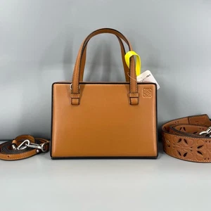 Autentica elegante borsa postale Loewe realizzata in pelle premium - Foto 1 di 24