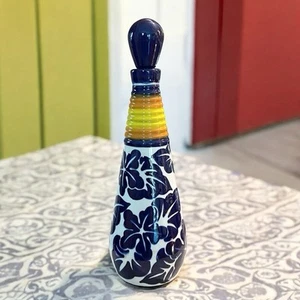 Botella/florero decantador de cerámica pintado a mano con tema floral Talavera - Imagen 1 de 16