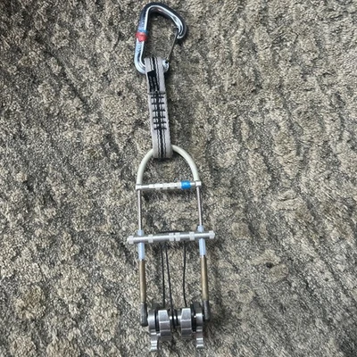 Metolius SuperCam pequeña con mosquetón de diamante negro equipo de leva de escalada en roca Foto 1 de 4